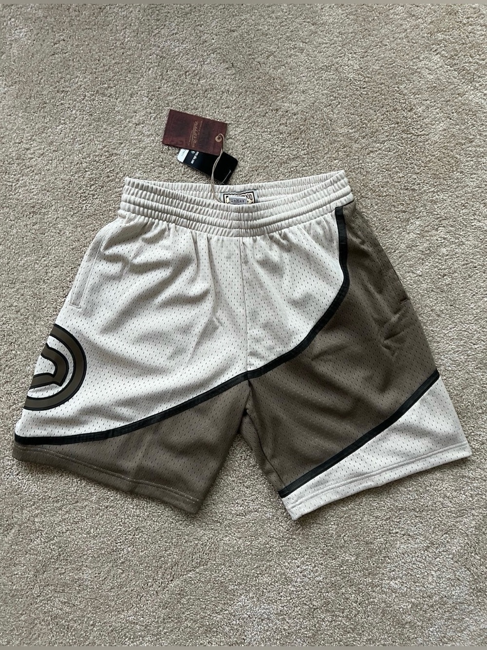 Mitchell & Ness Atlanta Hawks Astro Swingman Shorts US XS Cream Grey NBA